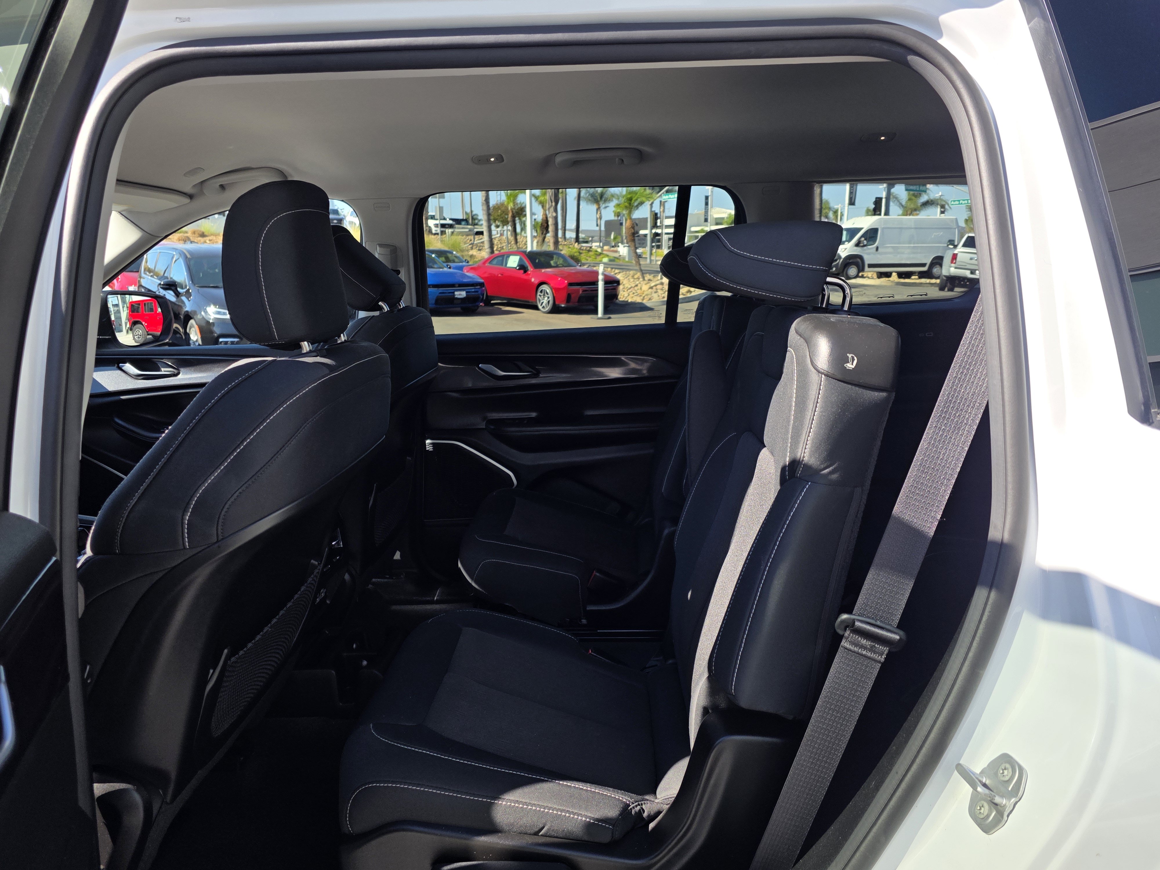 Used 2022 Jeep Grand Cherokee L Laredo RWD image 18