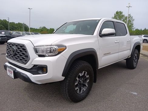 Used 2021 Toyota Tacoma TRD Off-Road w/ Technology Package AWD/4WD image 7