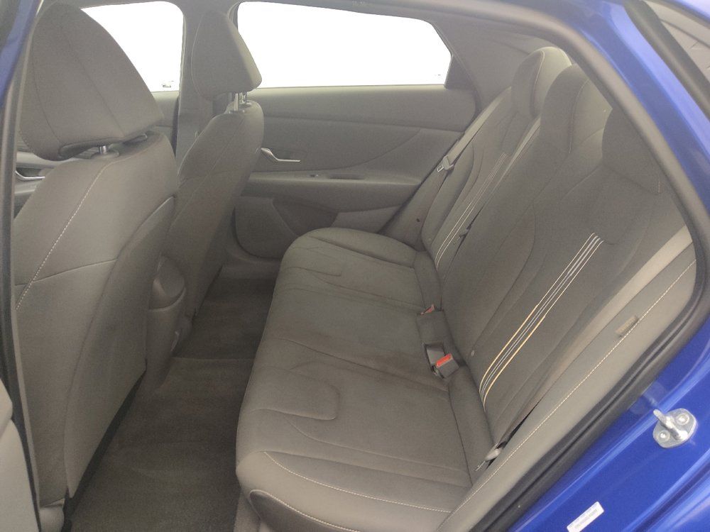 Used 2025 Hyundai Elantra Sport FWD image 18