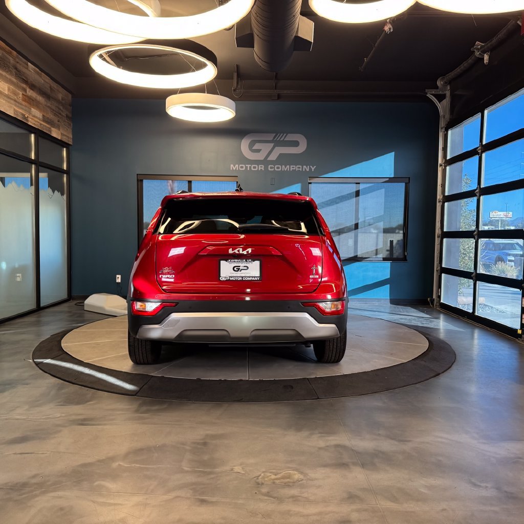 Used 2024 Kia Niro EX FWD image 4
