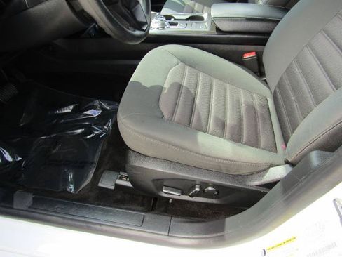 Used 2018 Ford Fusion SE FWD image 14