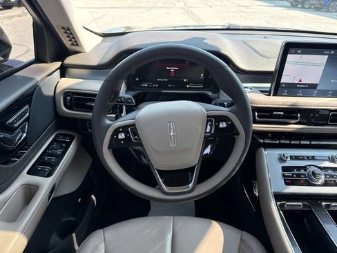 Used 2023 Lincoln Aviator AWD w/ Premium Package image 20