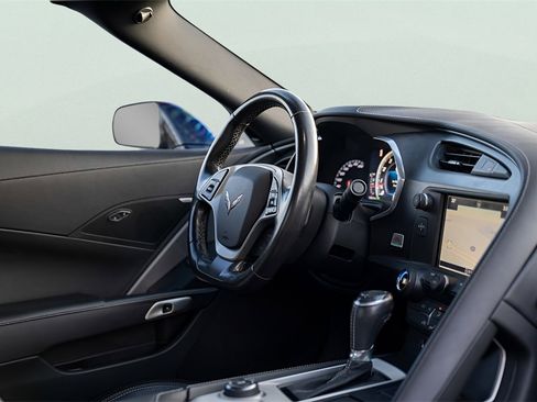 Used 2017 Chevrolet Corvette Stingray Coupe w/ Carbon Flash Badge Package image 31