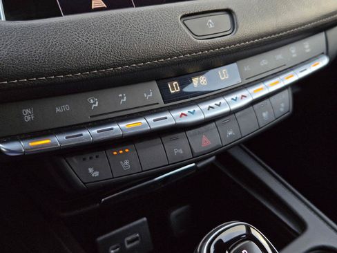 Used 2022 Cadillac XT4 Premium Luxury FWD image 20