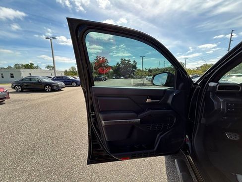 Used 2025 Toyota Tacoma TRD Sport image 66