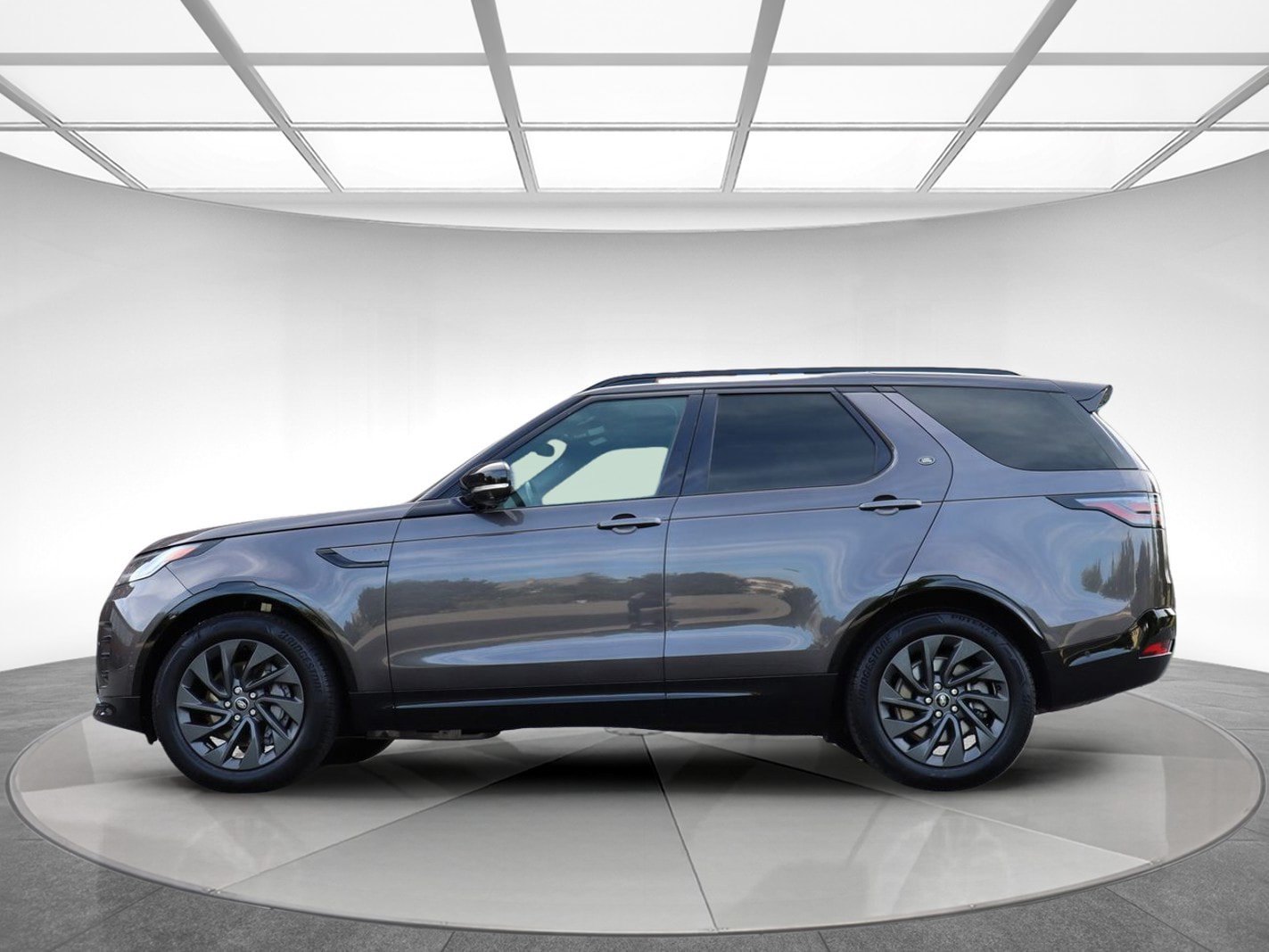 Used 2023 Land Rover Discovery S R-Dynamic AWD/4WD image 4
