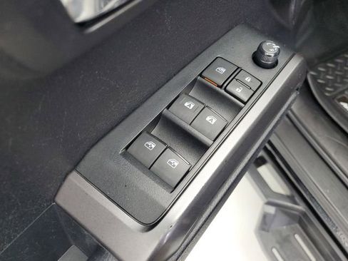 Used 2022 Toyota Tacoma TRD Off-Road AWD/4WD image 19