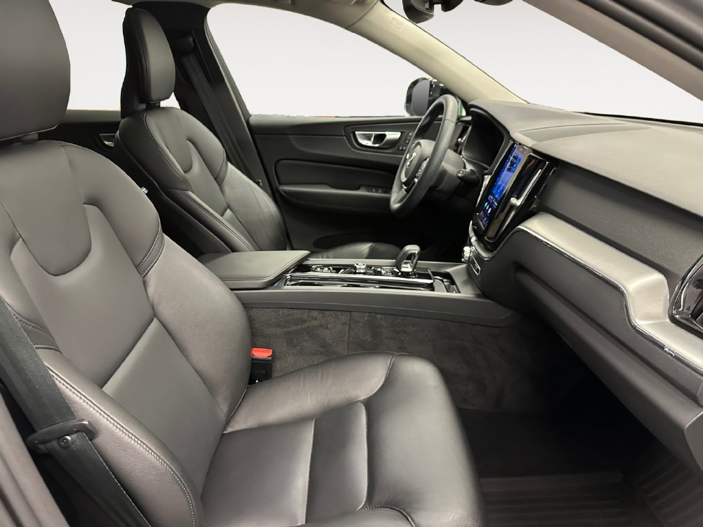 Used 2024 Volvo XC60 B5 Core w/ Climate Package AWD/4WD image 16
