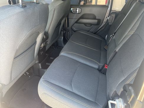 Used 2025 Jeep Wrangler Unlimited Sahara AWD/4WD image 12