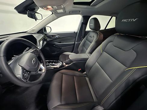 Used 2025 Chevrolet Trax ACTIV w/ Sunroof Package FWD image 3