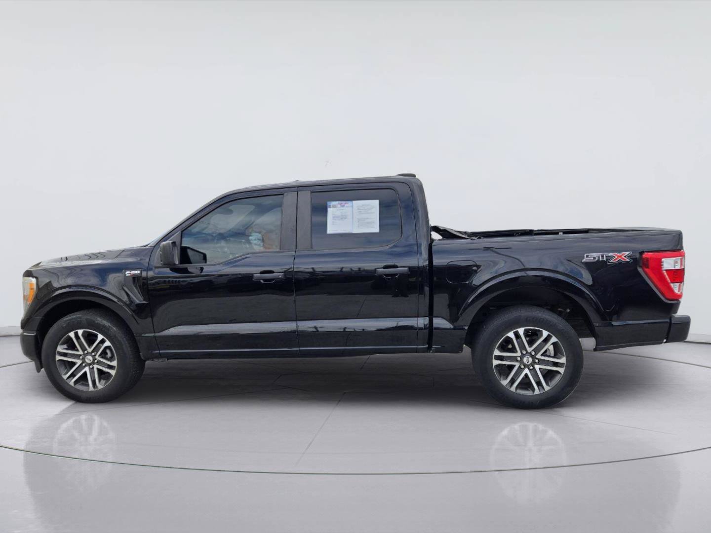 Used 2022 Ford F150 XL w/ STX Appearance Package RWD image 4