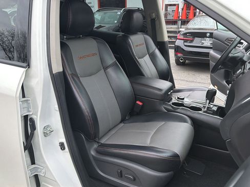 Used 2020 Nissan Pathfinder SL image 34