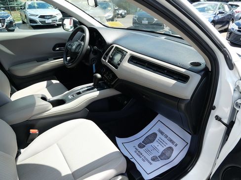 Used 2018 Honda HR-V LX image 18
