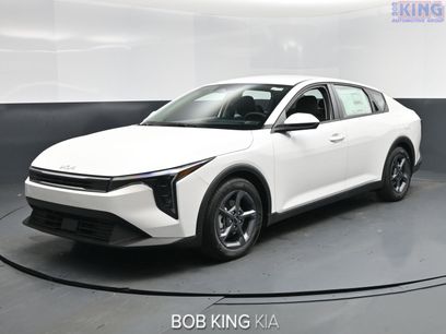 New 2025 Kia K4 LXS