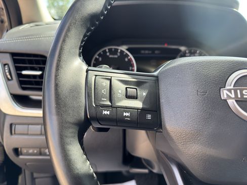 Used 2025 Nissan Rogue SV AWD/4WD image 19