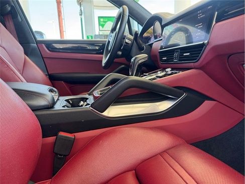 Used 2019 Porsche Cayenne Turbo AWD/4WD image 48