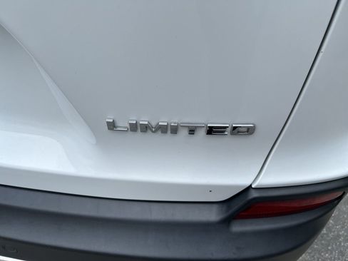 Used 2019 Jeep Cherokee Limited AWD/4WD image 10