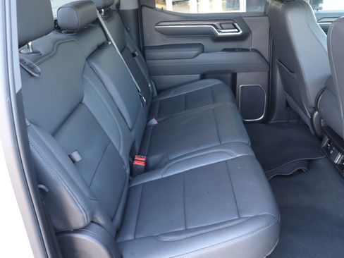 Used 2025 GMC Sierra 1500 SLT AWD/4WD image 33