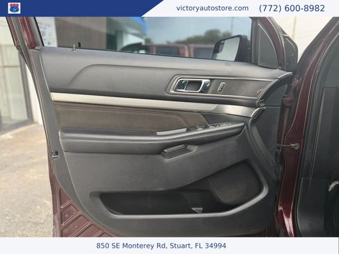 Used 2018 Ford Explorer XLT w/ Equipment Group 202A AWD/4WD image 26