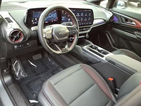 Used 2024 Chevrolet Equinox EV RS image 3