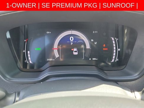 Used 2025 Toyota Corolla SE w/ SE Premium Package FWD image 3
