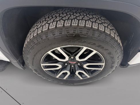 Used 2024 GMC Sierra 1500 AT4 w/ Technology Package image 12