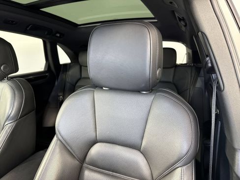 Certified 2024 Porsche Macan AWD/4WD image 41