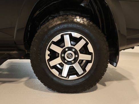 Used 2020 Toyota 4Runner TRD Off-Road Premium w/ Moonroof Package AWD/4WD image 34