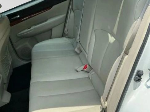 Used 2011 Subaru Legacy 2.5i Limited AWD/4WD image 4