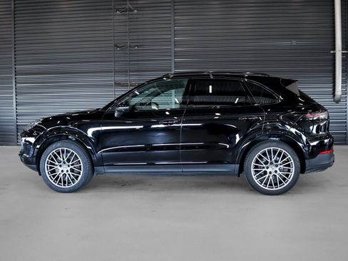 Certified 2023 Porsche Cayenne Platinum Edition AWD/4WD image 2