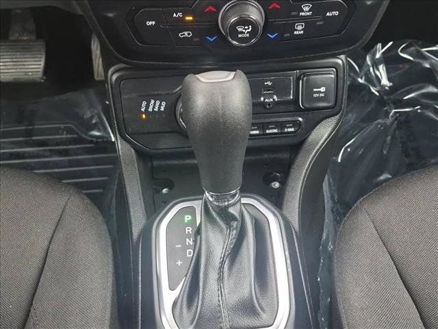 Used 2021 Jeep Renegade Latitude AWD/4WD image 12