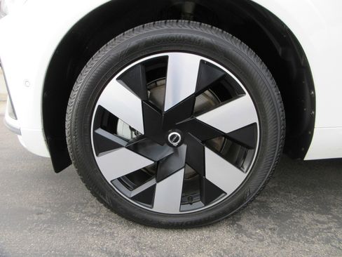 Used 2023 Volvo XC60 T8 Ultimate image 51