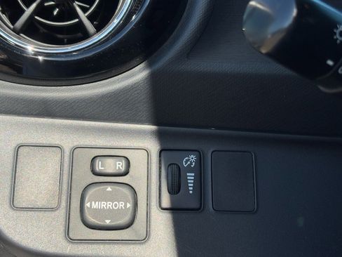 Used 2015 Toyota Prius C image 28