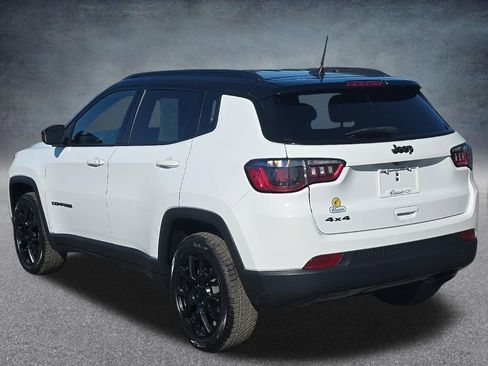 Used 2022 Jeep Compass Latitude w/ Convenience Group AWD/4WD image 4