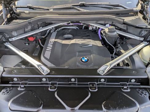 Used 2024 BMW X7 xDrive40i w/ Premium Package image 11