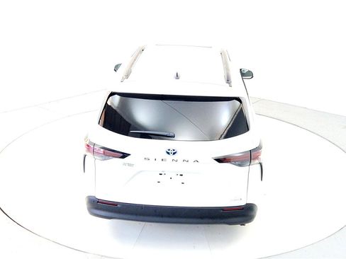 Certified 2024 Toyota Sienna XLE w/ XLE Plus Package image 17