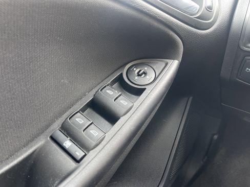 Used 2018 Ford Focus SE image 23