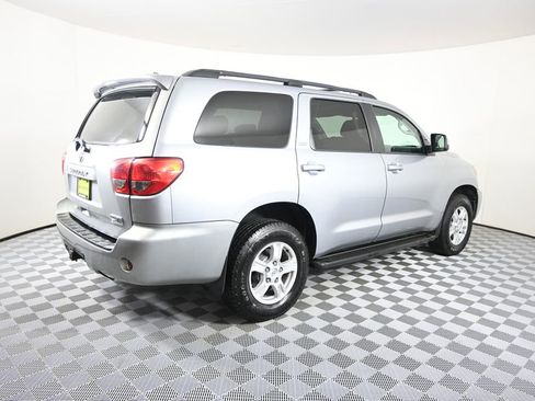 Used 2016 Toyota Sequoia SR5 AWD/4WD image 6