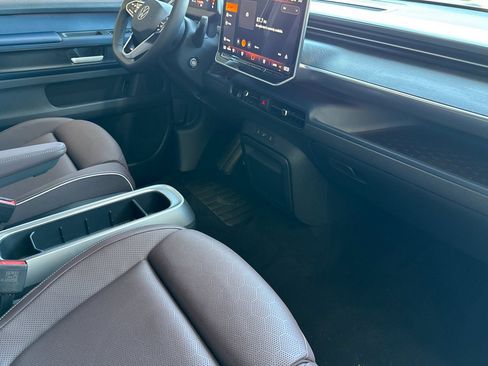 New 2025 Volkswagen ID. Buzz Pro S image 17