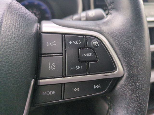 Used 2023 Toyota Highlander Limited FWD image 17