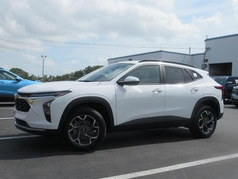 New 2025 Chevrolet Trax LT w/ Driver Confidence Package image 2