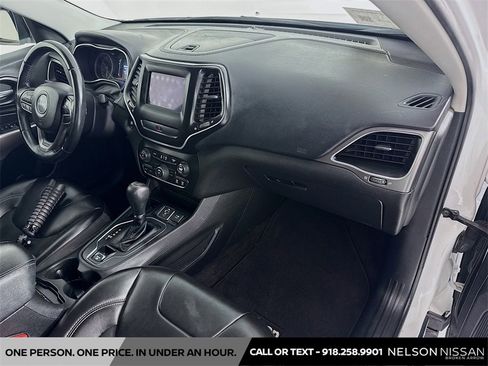Used 2019 Jeep Cherokee Latitude Plus image 27