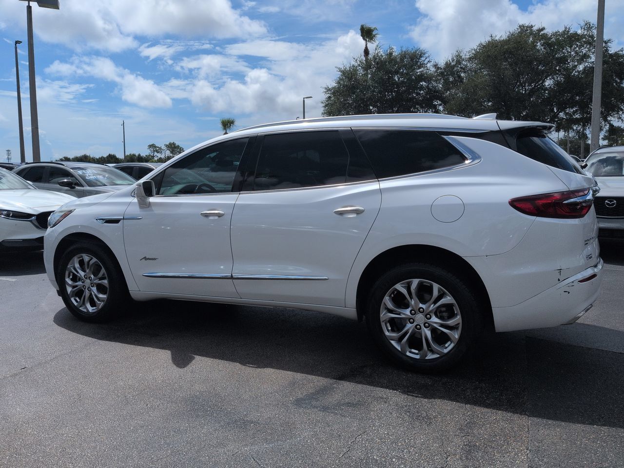 Used 2020 Buick Enclave Avenir w/ Avenir Technology Package AWD/4WD image 6