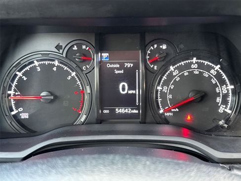Used 2024 Toyota 4Runner SR5 AWD/4WD image 32