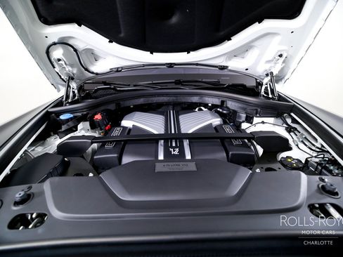 Used 2024 Rolls-Royce Cullinan AWD/4WD image 40