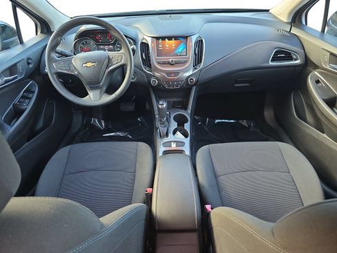 Used 2017 Chevrolet Cruze LT w/ Convenience Package FWD image 9