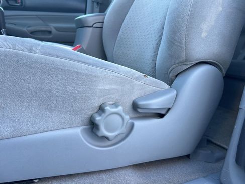 Used 2005 Toyota Tacoma Base image 9