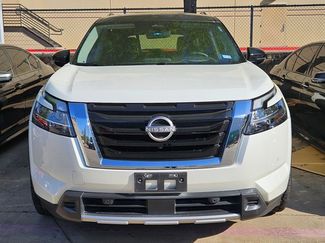 Used 2024 Nissan Pathfinder Platinum video 2