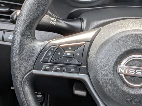 Used 2025 Nissan Altima 2.5 SV FWD image 17