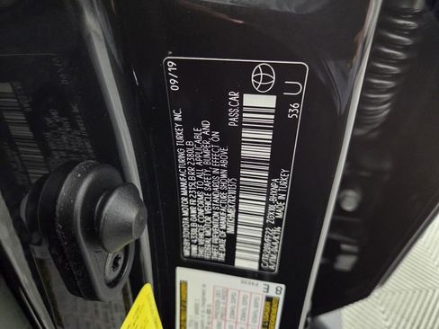 Used 2019 Toyota C-HR XLE image 31